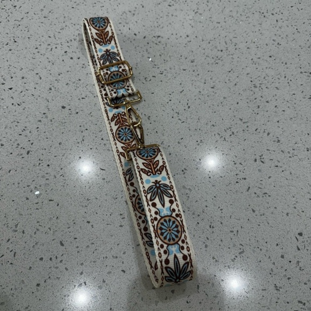 Woman’s Tan White Boho Floral Pattern Adjustable Guitar Strap